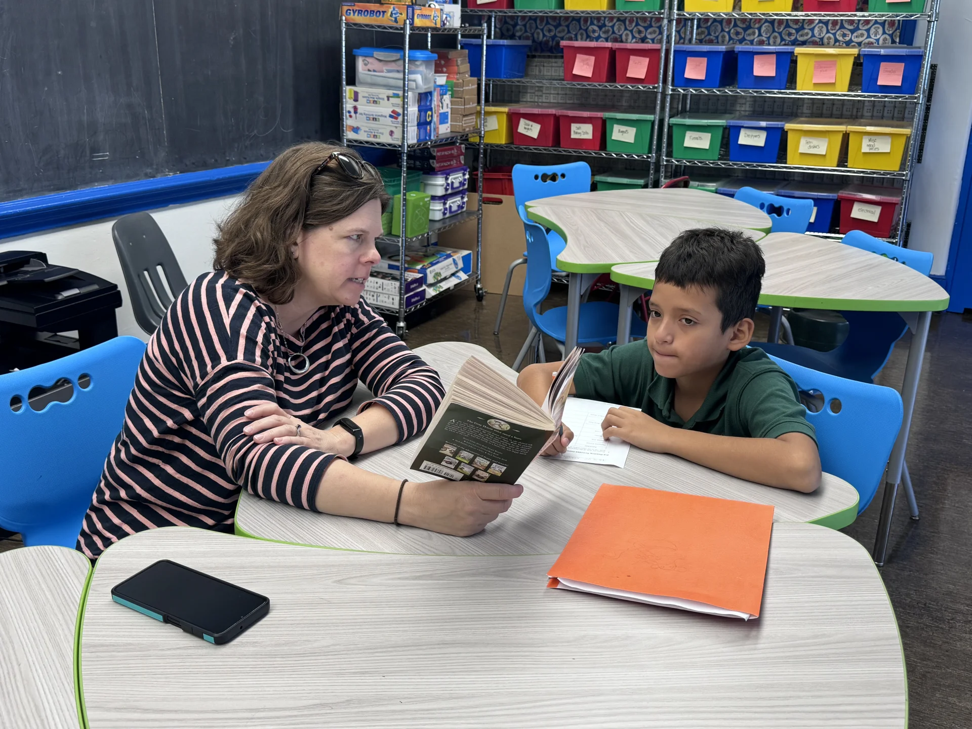 Mrs. Kate tutoring student