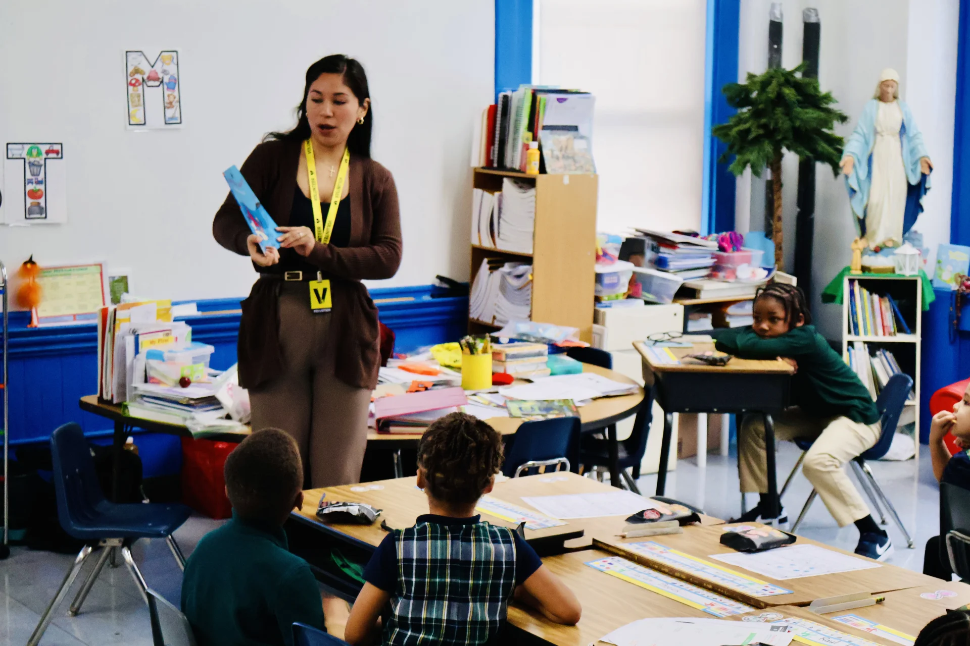 parent volunteer reading to class